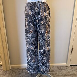 COOLA Women's Camouflage Print Track Pants in Gray and Brown